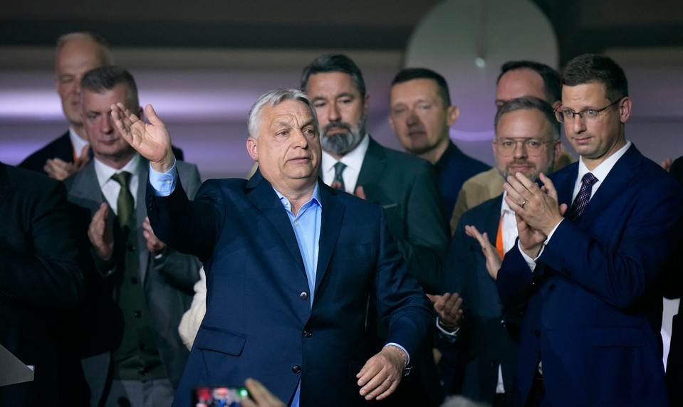 ONLINE: Viktor Orbán už gratuloval Péterovi Magyarovi k výhre. Priznal porážku