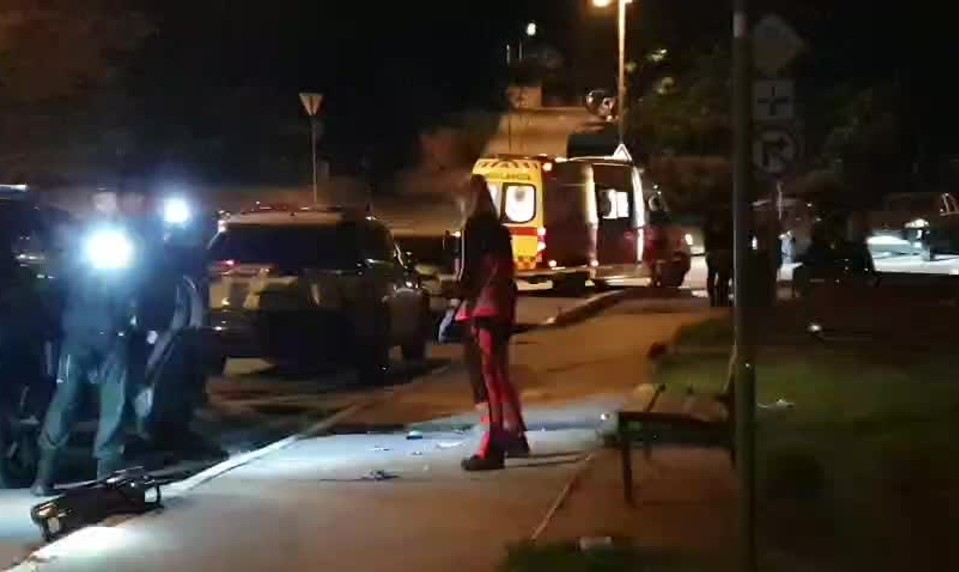 V Dúbravke dobodali muža pred bytovkou. Páchateľa na úteku zadržala polícia