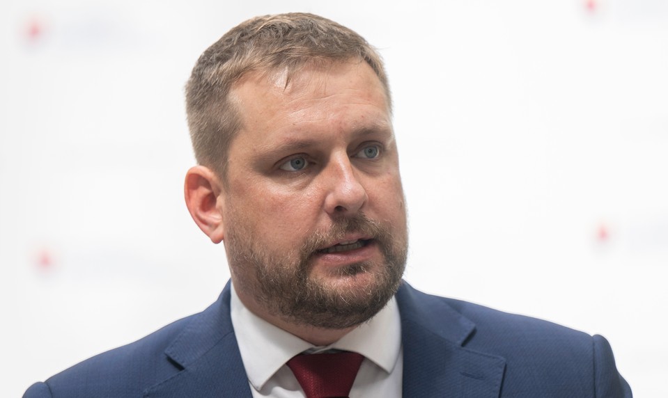 Pondelok prinesie odpoveď: Navrhne minister Šaško zrušenie tendra?