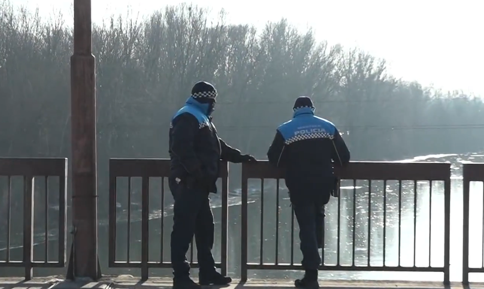 Mladík chcel skočiť z mosta. Mestskí policajti ho zachránili v poslednej chvíli