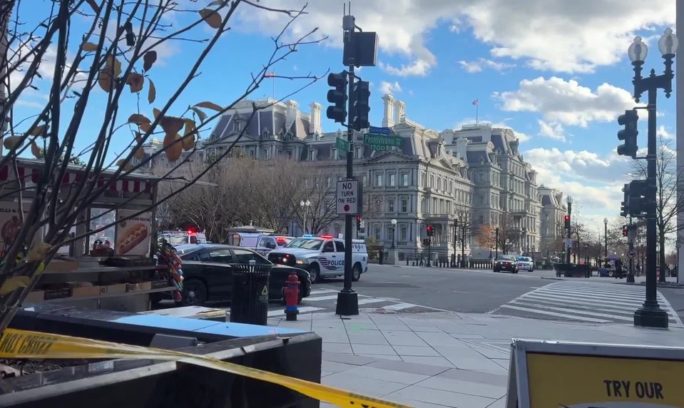 Neďaleko Bieleho domu postrelili dvoch gardistov. Ich stav je nejasný