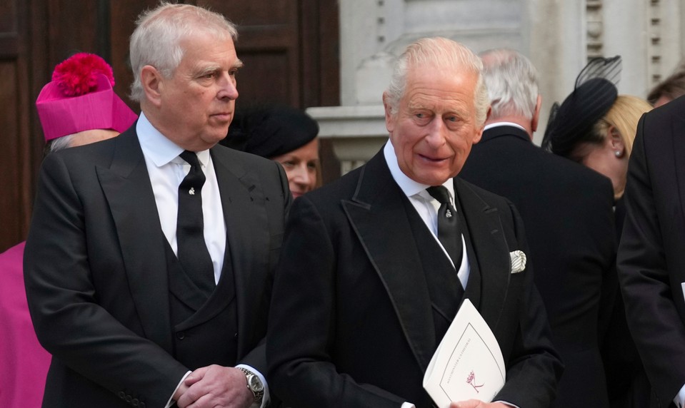 Kráľov brat dopadol tvrdšie, ako čakal! Prišiel o všetky tituly aj strechu nad hlavou!