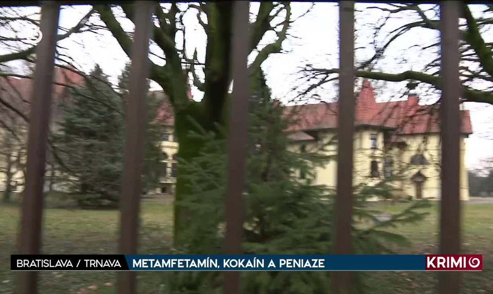 METAMFETAMÍN, KOKAÍN A PENIAZE