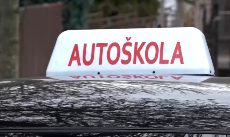 Žena zaplatila za vodičák bez autoškoly. Naletela podvodníkovi a oznámila to na polícii