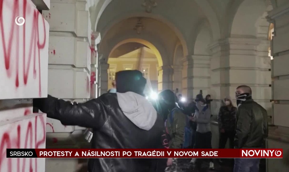 PROTESTY A NÁSILNOSTI PO TRAGÉDII V NOVOM SADE