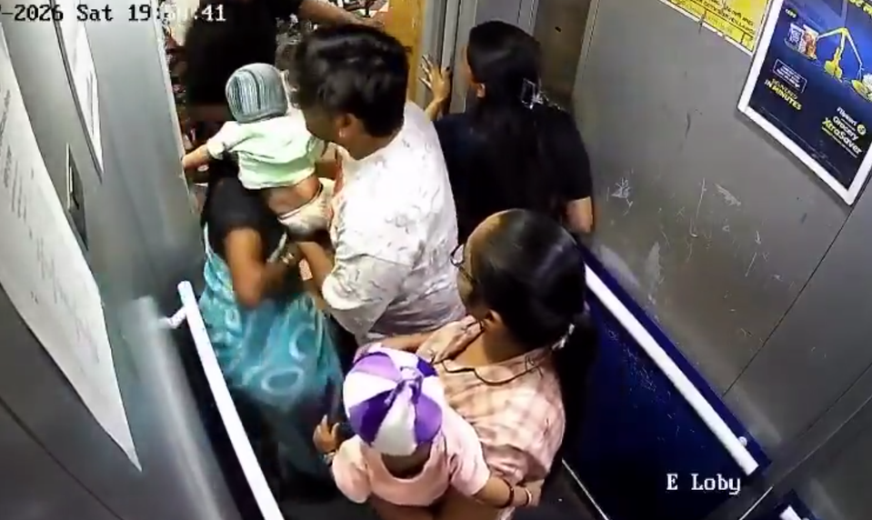 Z bežnej cesty výťahom sa stala dráma, bábätku sa zasekla ruka vo výťahu