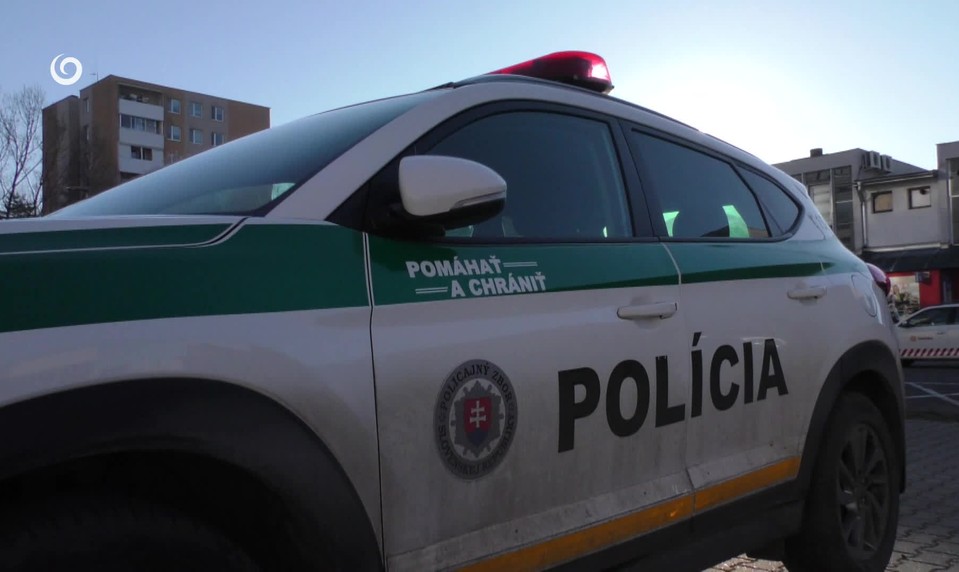 Ukrajinec v lese zahodil zbraň a uniformu, následne utiekol na Slovensko. Prípad rieši polícia