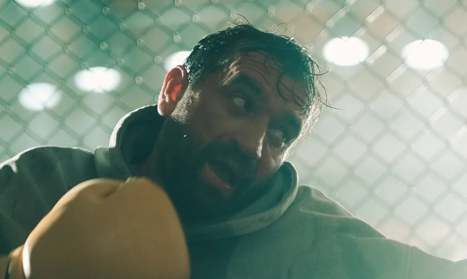 Prvé zábery z nového filmu s Milanom Ondríkom. Bojovník je príbeh o vnútorných zápasoch a druhej šanci