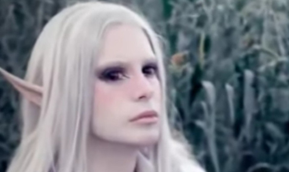 Mladík investoval 30 tisíc do premeny tváre. Vyzerá ako elf