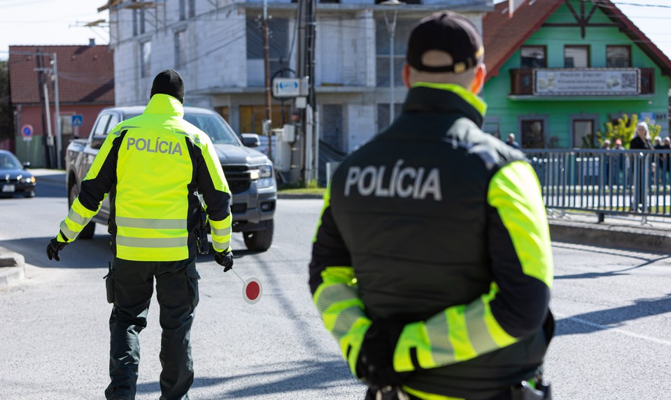 Na cestách budú platiť nové pravidlá. Pribudnú vyššie pokuty aj zmeny pre e-kolobežky