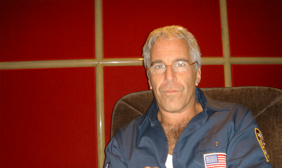 Našli sme slovenskú modelku, ktorá roky komunikovala s Epsteinom. Ona posielala sexy fotky, on jej platil!