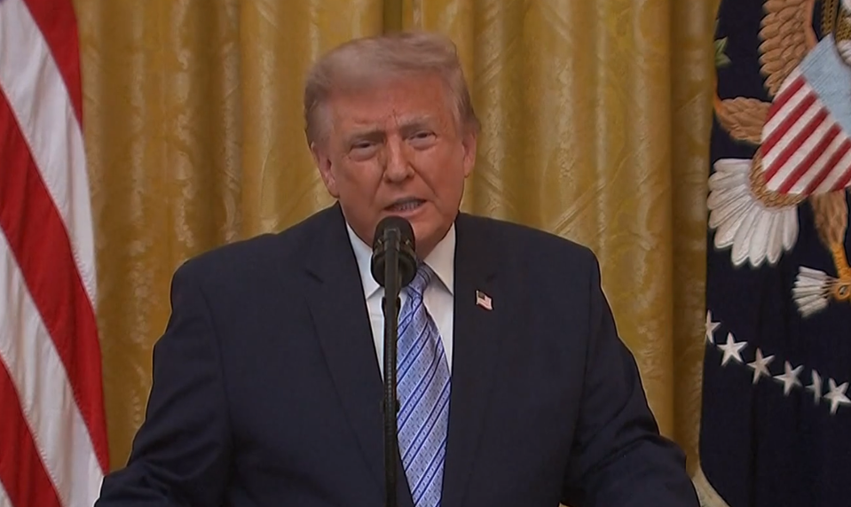 Trump oznámil dohodu o úplnom odzbrojení Hamasu a stiahnutí izraelských jednotiek