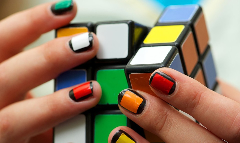 VIDEO: Trúfli by ste si na rubikovu kocku? Tento robot ju poskladá za menej ako sekundu