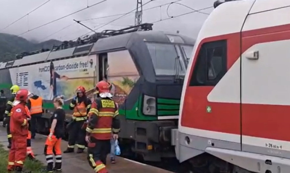 V Krpeľanoch sa zrazili dva vlaky. Vo vlaku sa nachádzalo približne 100 cestujúcich