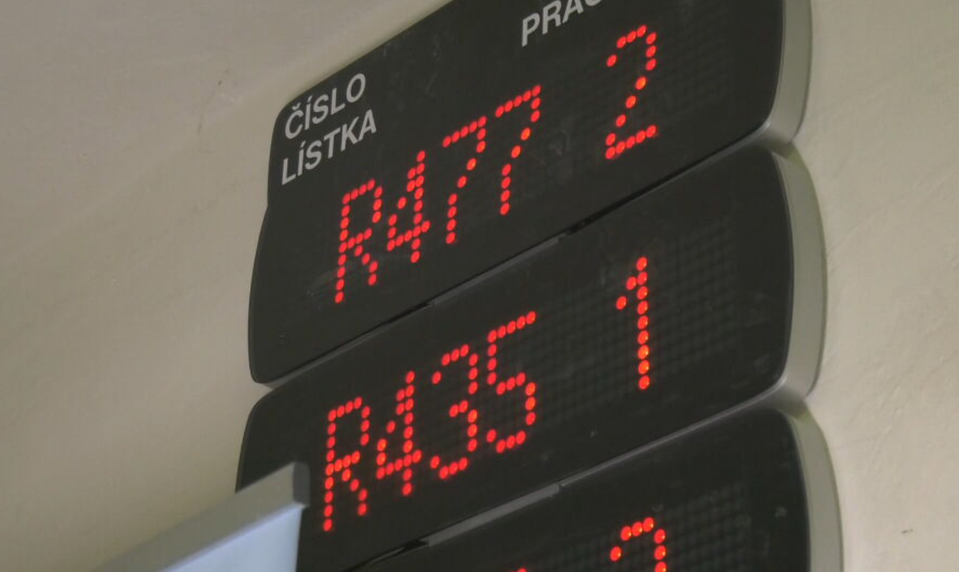 Úrad na východe nestíha. Ľudia cestujú naprieč krajinou kvôli jednému dokladu