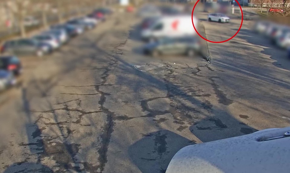 Auto si “vyrazilo na prechádzku”: Zaparkované sa samo rozbehlo dole kopcom