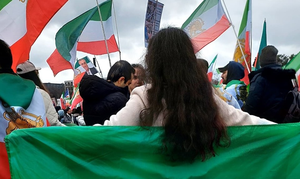 Iránka Maryam otvorene o vojne a islamskom režime: Všetko tam riadi propaganda, ľudí zabíjajú na uliciach