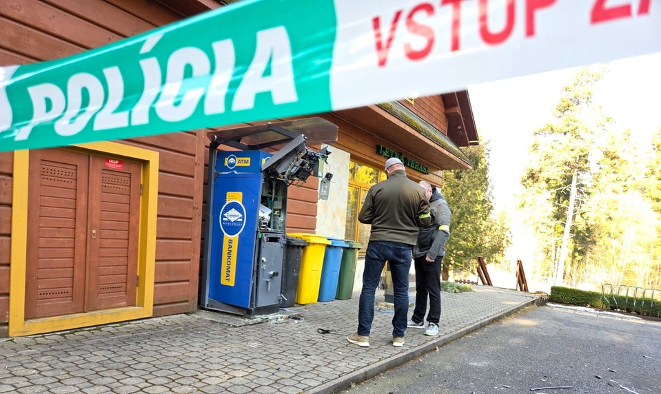 Nočný výbuch v Demänovskej doline: Zlodeji odpálili bankomat a ušli