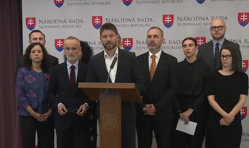 Tlačová beseda hnutia PS: Výzva vláde rok pred voľbami