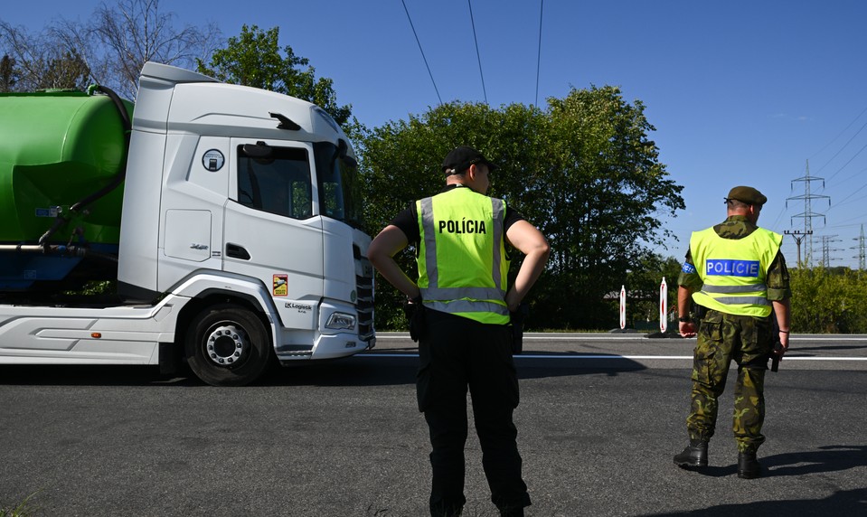 Kamióny by kontrolovali až na Slovensku. Ukrajina ich chce ochrániť pred ruskými dronmi