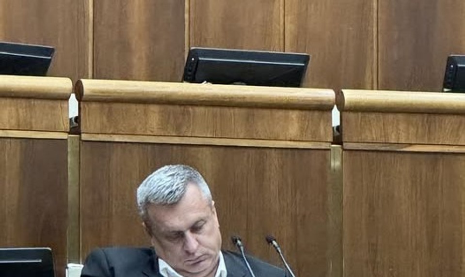 Danko reaguje na svoju virálnu fotku z parlamentu. Odmieta, že by spal