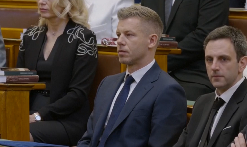 Noví poslanci v Maďarsku zložili prísahu, Péter Magyar sa stane premiérom