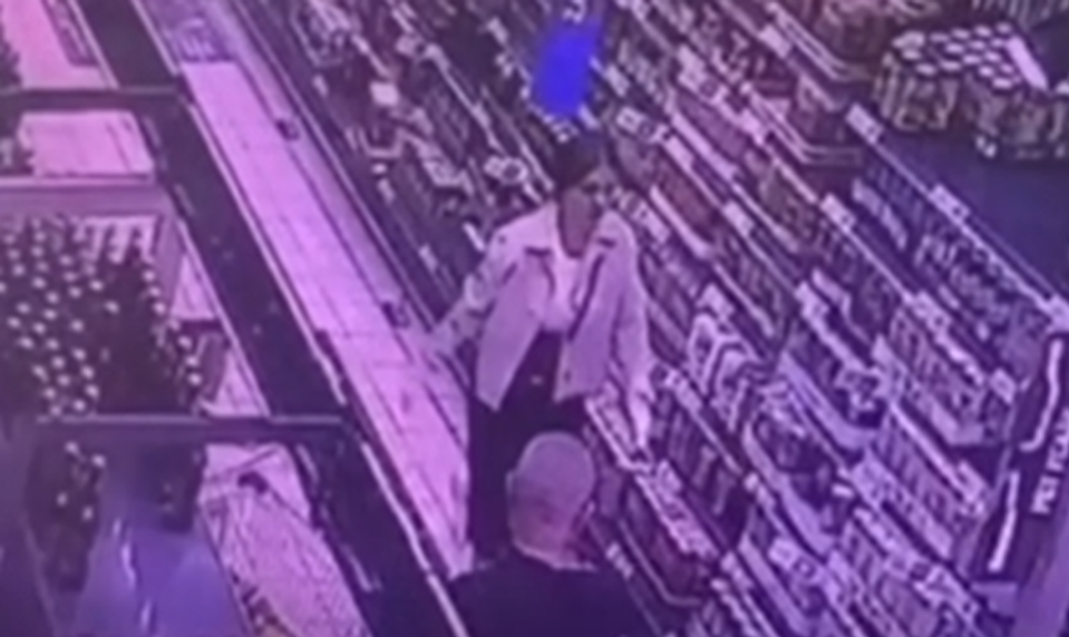 Žena prišla do obchodu a odišla o 25-tisíc eur ľahšia. Polícia hľadá svedkov incidentu