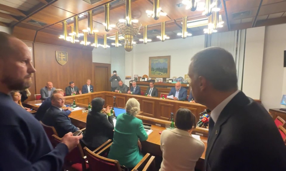 Spor medzi Smerom a Žilinkom. Generálny prokurátor upozorňuje na politický nátlak