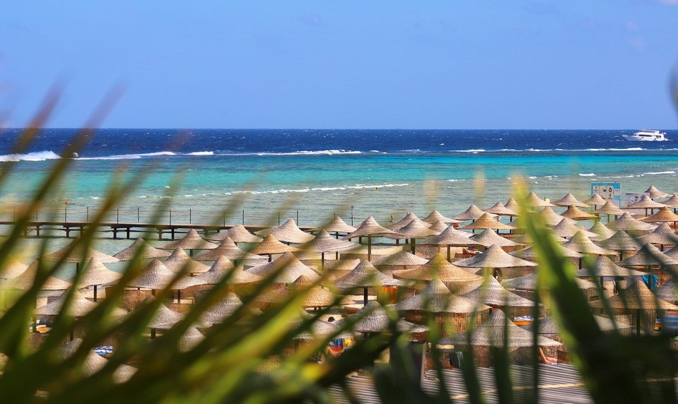 Hluk, prach a chaos: Vysnívaný pobyt pri mori sa pre Slovákov zmenil na nočnú moru