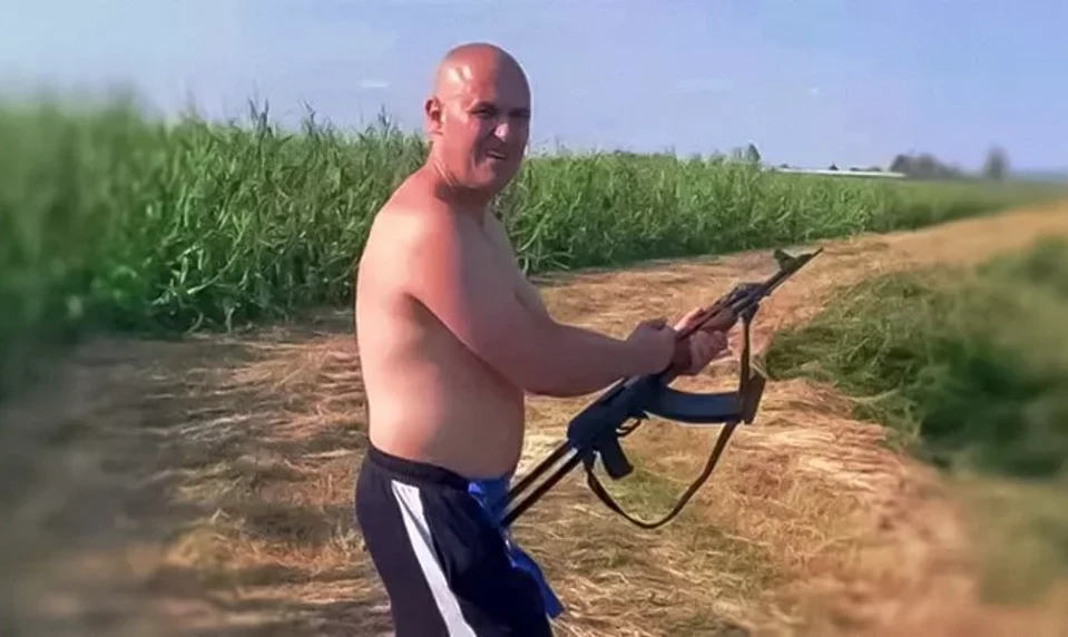 Chorvátsky exminister sa postavil pred súd. Na videách strieľal z auta