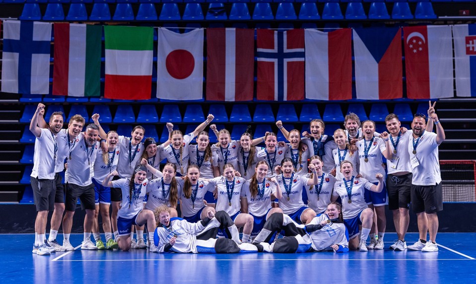 Slovenské florbalistky PIATE na svete