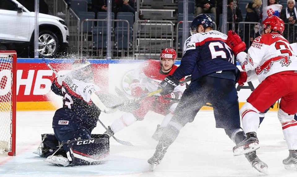 Kohút vracia Cígerovi úder a tvrdí, že za zlými výkonmi neboli hokejky