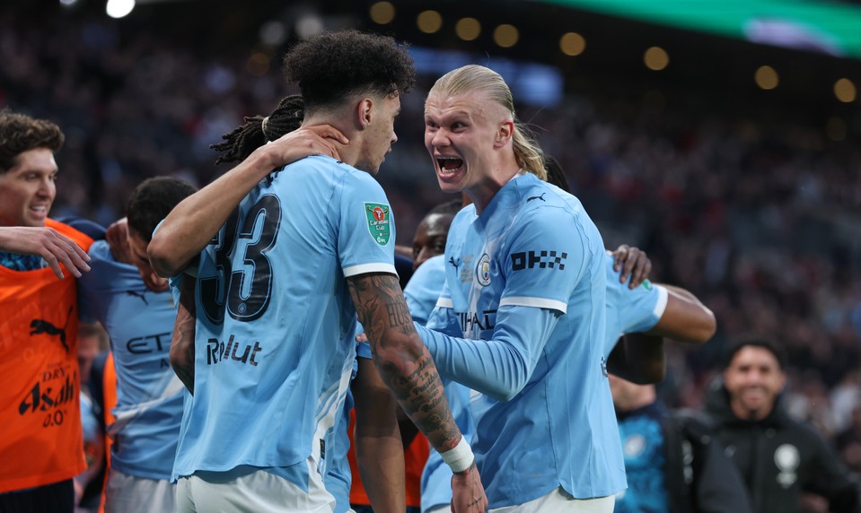 HAALAND na sebe nešetrí. Najskôr najdrahšia nórska kniha, teraz TOTO auto