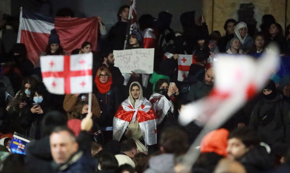 Proti demonštrantom v Gruzínsku bola zrejme použitá chemická zbraň