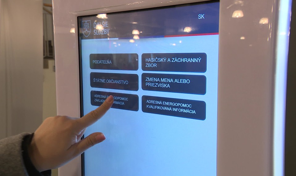 Ľudia čakajú na druhú vlnu energopomoci. Mnohí tvrdia, že nedostali ani prvý šek