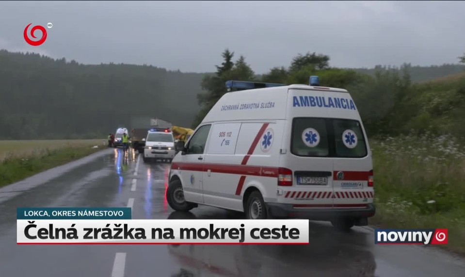 Čelná zrážka na mokrej ceste