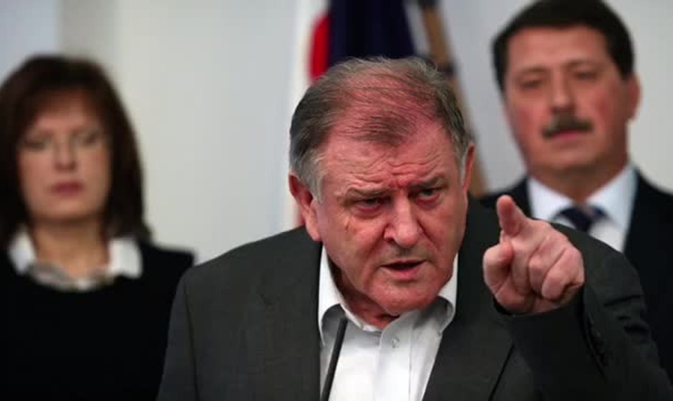 Mečiar tvrdí, že Havel zvažoval zásah armády proti Slovákom. Klaus jeho slová odmieta