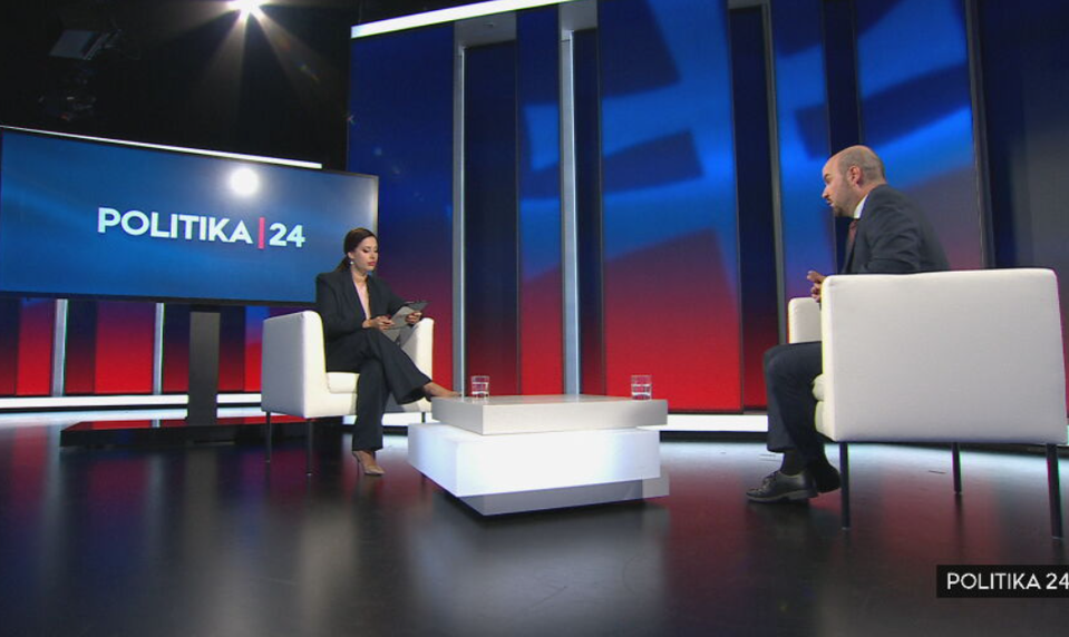 Dubéci v Politike 24: Kauza ruských kamier je už 24. dôvod na odvolanie Šutaja Eštoka. „Nástroj odvolávania je v impotencii“