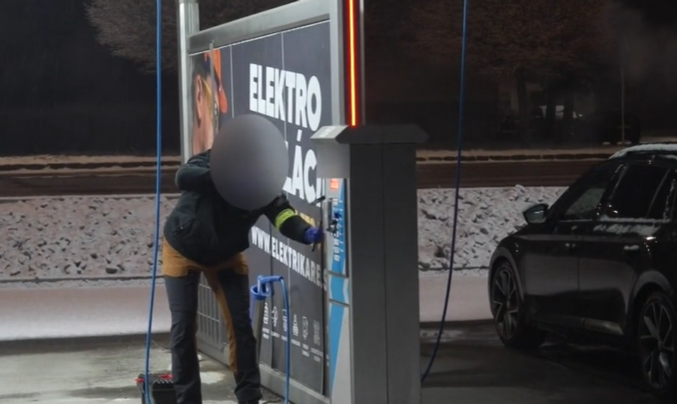 Vykrádaním mincovníkov v umyvárňach si síce "zarobil" 100 eur, ale hrozí mu 2 roky väzenie