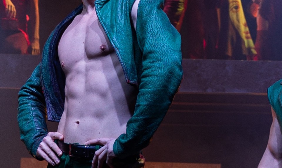 Slovenský herec v divadle prekvapil. Toto skrýval pod tričkom?!