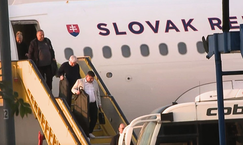 Vládny špeciál s delegáciou z Vietnamu pre poruchu skončil v Kazachstane. Jej členovia smerujú do Bratislavy "na vlastnú päsť"