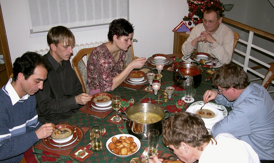 Dvanásť jedál, pôst aj kaše s medom: Takto sa kedysi jedlo na Štedrý večer