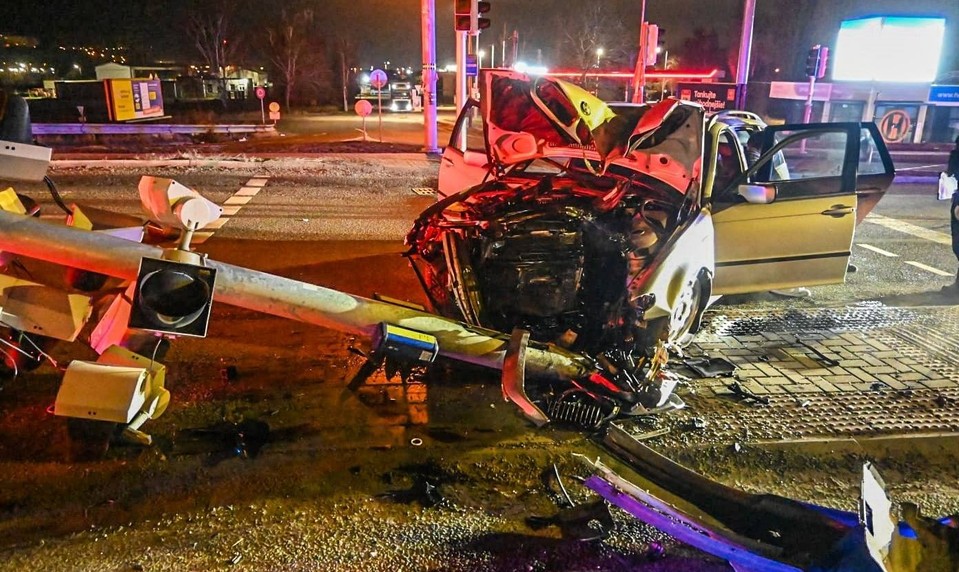 V Košiciach havaroval vodič s viac ako dvoma promile. Narazil do semaforu