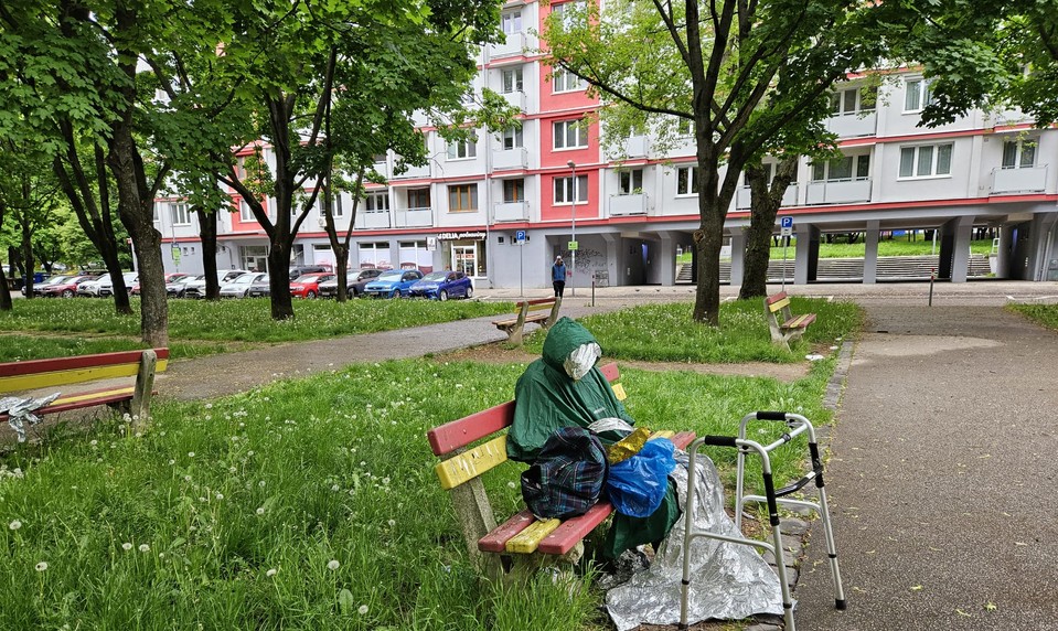 Pán Jiří prežíval v chlade a bolesti. Život mu zachránil jeden telefonát