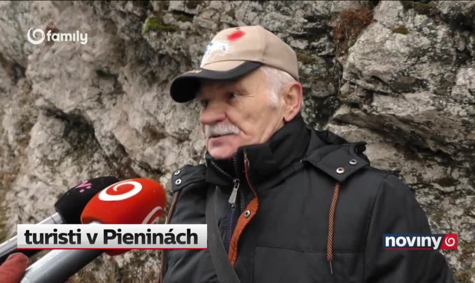 Chodník zavalili skaly