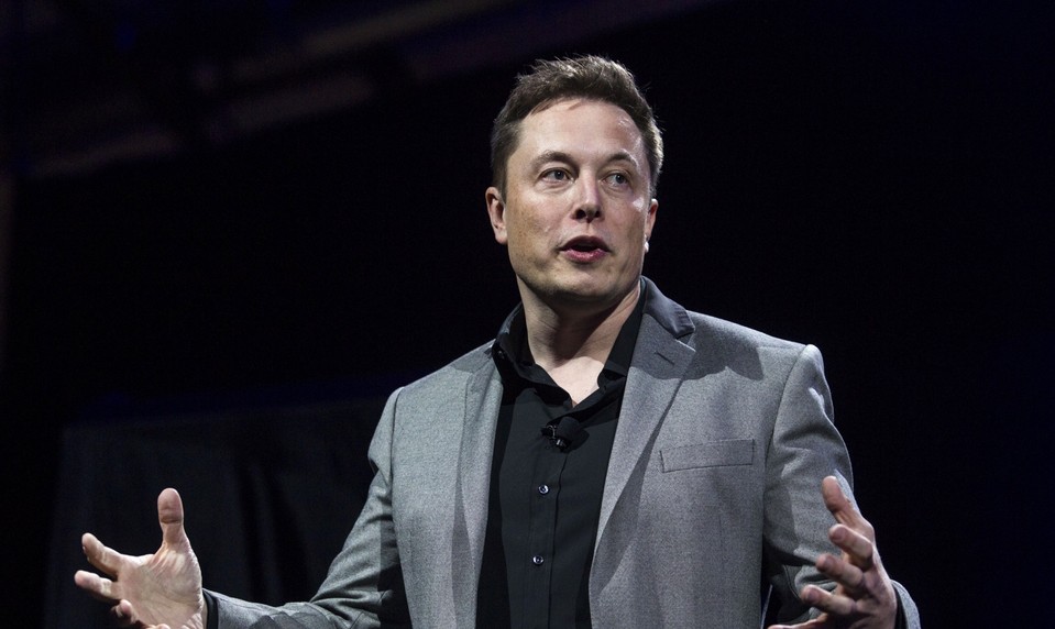 Elon Musk spí na knihách. Potom ho vraj nepáli záha