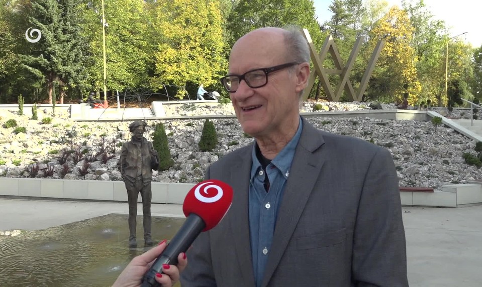Múzeum Andyho Warhola navštívil vzácny hosť. V Medzilaborciach sa stal súčasťou unikátneho projektu