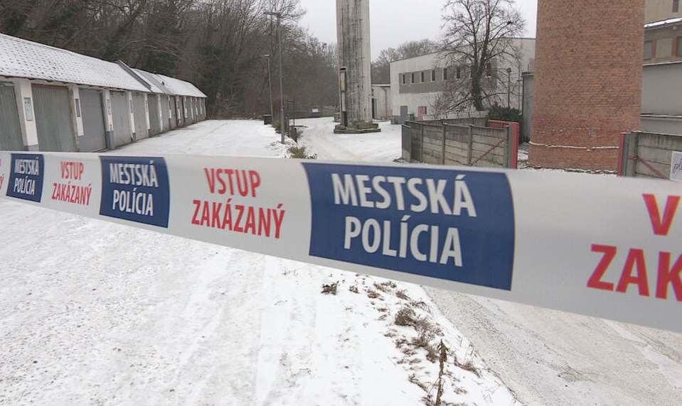 Škola v Hlohovci zostáva zatvorená. Stovkám žiakov predĺžil prázdniny zosuv pôdy