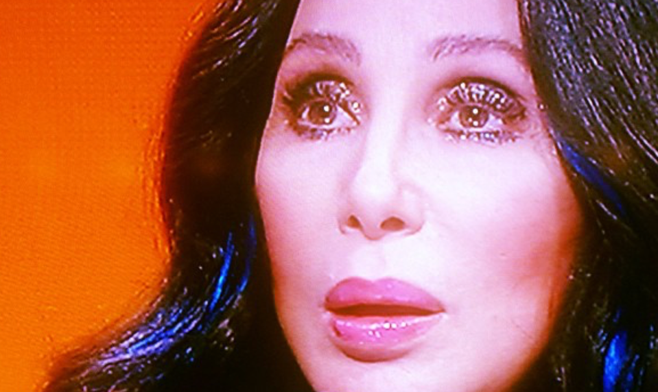 Legendárnej speváčke zatkli syna: Neuveríte, čo stváral v cudzej obývačke!