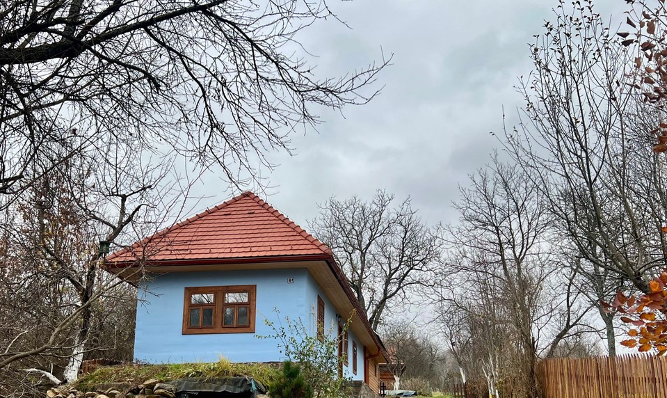 Najstaršia chyža v dedine ukázala, prečo boli domy v Poloninách modré